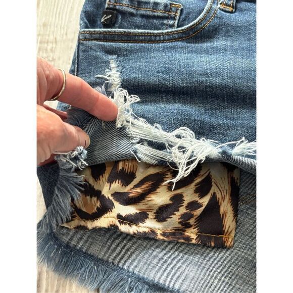 KanCan Los Angeles leopard distressed jean shorts size M - Picture 4 of 11